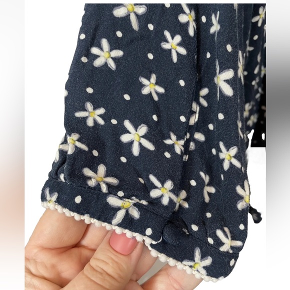 Lauren Conrad Disney Collection Daisy Blouse with Peter Pan Collar- M - Picture 6 of 10